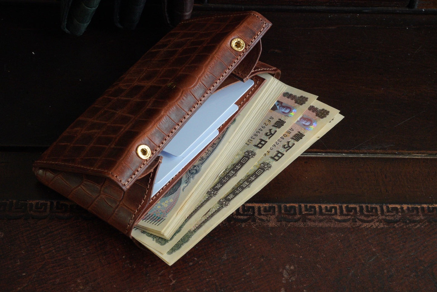 コンパクトウォレット　“legacy” - レガシー -【クロコダイル型押し】